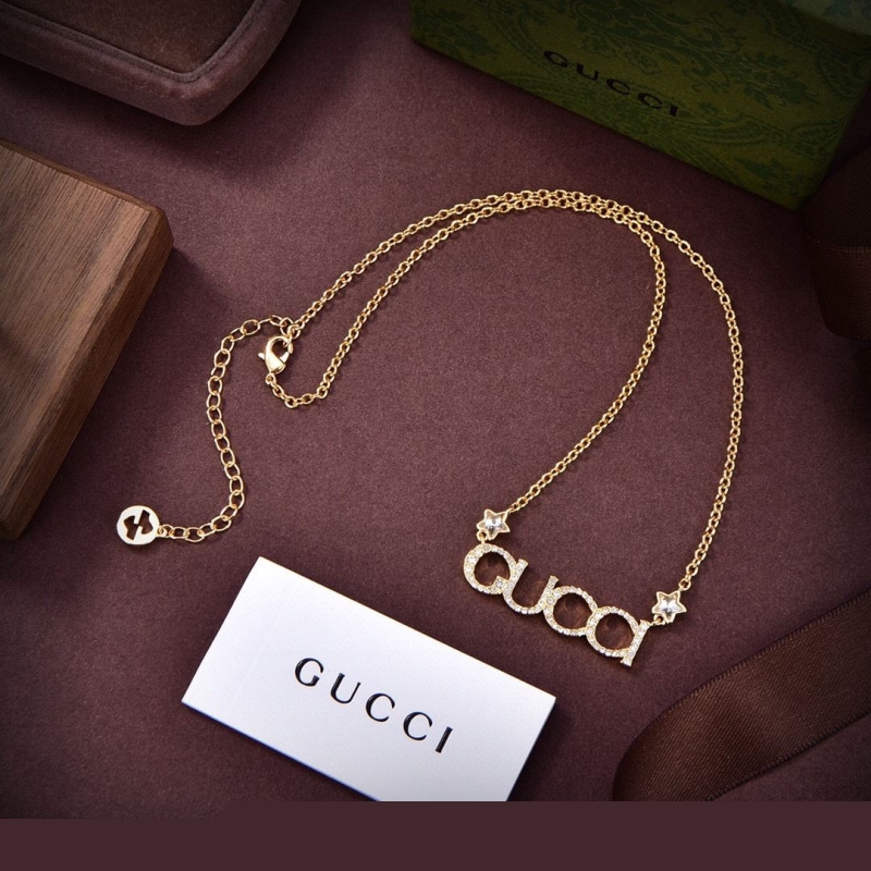 G*u*i necklaces
